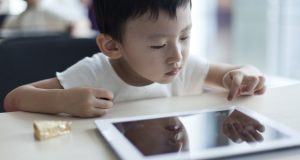 港小学要求学生自备iPad上课，Android平板被拒门外！