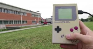 神人再现，初代GameBoy变成无人机控制器！