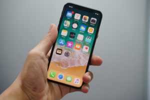 2019 年苹果将推 3 款新 iPhone，飞时测距与防水功能将成新亮点