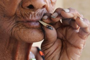 只有人瑞才能吸烟！夏威夷拟立法将抽烟年龄提高至百岁