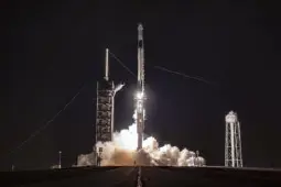 SpaceX 太空舱升空，航向太空站进行运补测试