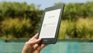 最新的 Kindle Paperwhite 4 来了！更薄更轻还防水，也有蓝牙功能