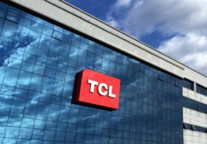 TCL 正在开发 5 款折叠屏幕装置，其中一款可弯成手环