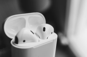 AirPods 2＋低功耗蓝牙芯片，TWS 市场可望加速成长