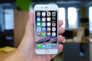 大屏幕改变阅读习惯！iPhone 6/6 Plus 让使用者爱上阅读、看影片