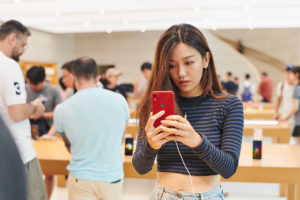 iPhone XR LCD 供应商 JDI 传减产三成，年末年初停工 10 天