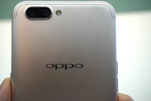 手机厂牌争相布局折叠手机，OPPO 预计 2019 年 2 月推出