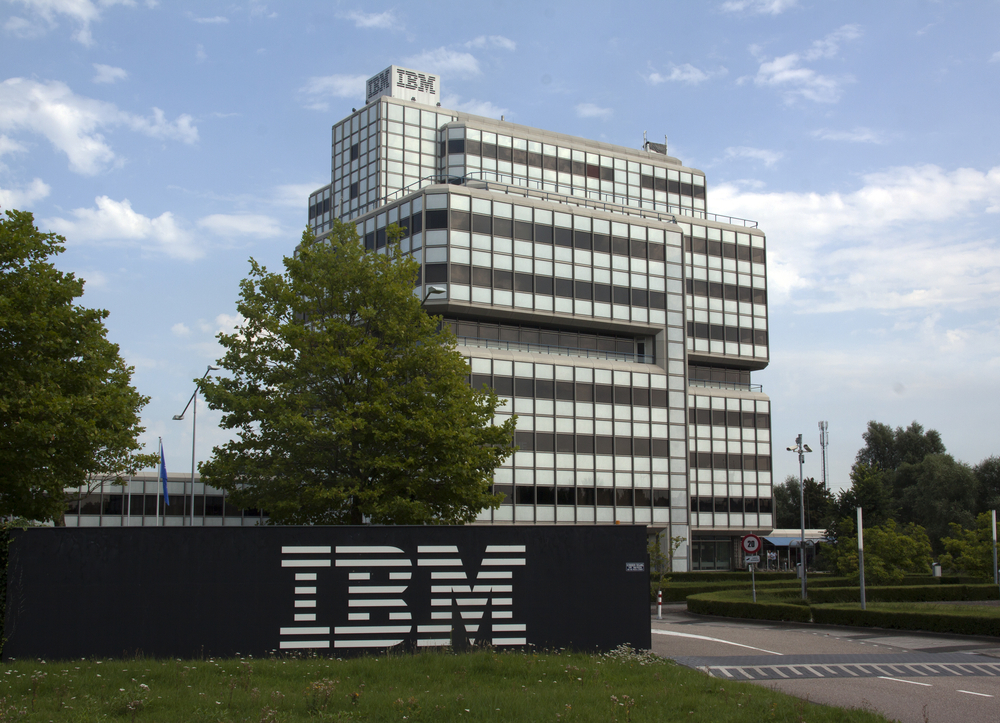 IBM 前季营收再陷衰退，盘后重挫 4.7%