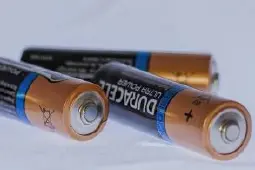 技术大师角力电池市场，可充电碱性电池是否能成为奇兵？