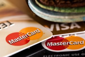 Mastercard 将与英国银行合作推出内建指纹扫描器的信用卡