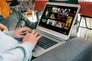 Netflix 传进军串流游戏，股价创历史新高