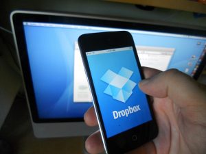 Dropbox 不畏盘势震荡，挂牌两天累涨 4 成