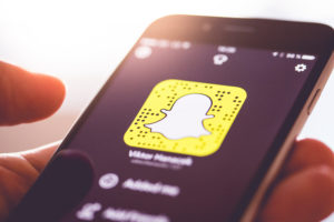 AR 自拍滤镜都可以购物了，Snapchat 为品牌导流再出新招