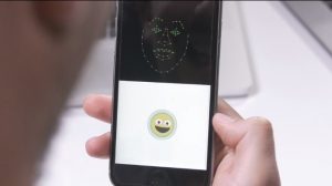 AI 把你的表情瞬间转化为 emoji，自拍一下就可以