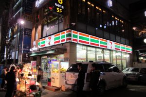 日韩推便利商店自动化，7-Eleven 店员将成末代蓝领