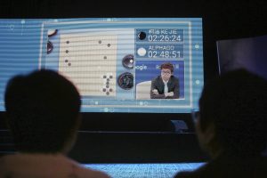 人机围棋大战首局落幕，柯洁以 1/4 子之差输给 AlphaGo