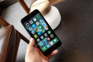 iPhone 开放更换电池，预约爆满