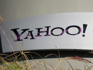 Verizon 与 Yahoo 达成新收购价格，预计将少支付 3.5 亿美元