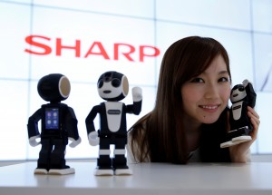 夏普机器人手机 RoBoHoN 卖千支，锁定中国市场