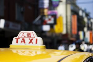 “违法”Uber 暂离台湾，“合法”平台呼叫小黄说：“大象倒了，唇亡齿寒！”