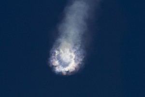 太空任务失败！SpaceX 火箭发射不到 3 分钟爆炸坠毁