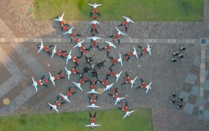 OK Go 新歌 MV 大玩人体跑马灯！幕后创新技术大公开