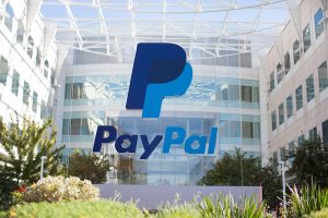 PayPal 第二季营收成长15%，宣布和 Visa 结盟打通实体