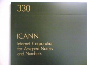 美国政府将在 10 月放手域名分配，由国际组织 ICANN 全面接手处理