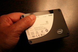 NAND Flash 供货吃紧，英特尔将持续两季供应企业级 SSD 硬盘为主