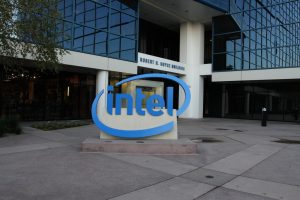 Intel 第 8 代酷睿处理器仍沿用 14 奈米制程，但效能提高 15%