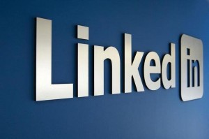 LinkedIn 这只蝴蝶拍打了下翅膀，掀起美国科技股的暴跌潮