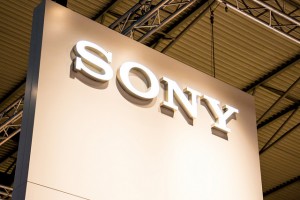 Sony 智能手机销量摔 3 成、再砍年度目标！但 PS4 销量飙新高