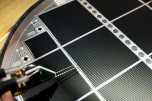 Fraunhofer 研究：多接合太阳能电池效率突破 30%