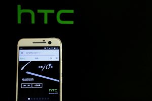 HTC 11 长这样？网友发现少了耳机孔