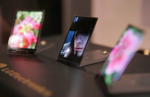 鸿海 OLED 量产计划障碍解除？Canon Tokki：倍增产能