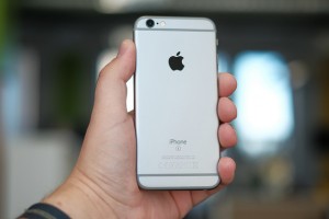 iPhone 7 机壳照曝光，看不见耳机孔、天线条