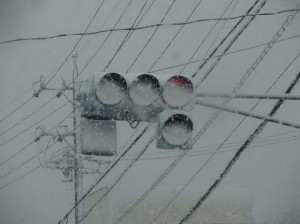 LED 低热能优点反成缺点？日本青森县 LED 号志灯成交通杀手