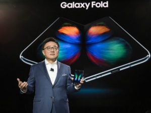 三星 Galaxy Fold 为什么容易坏，维修拆解网站 iFixit 猜测成因