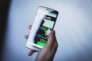 Spotify 测试限时动态功能，让音乐人分享创作故事与理念