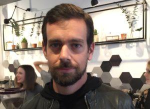 Twitter CEO 多西的 Twitter 账号被骇，骇客只运用简单的 SIM 盗换技术就搞定