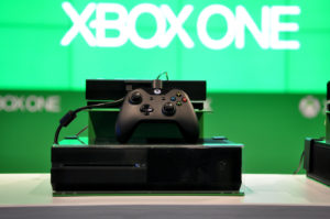 隐私大问题，跟 Xbox One 游戏机讲话可能有真人会听到？