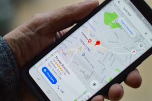 Google Maps 推出新功能，可报告交通事故及车速限制