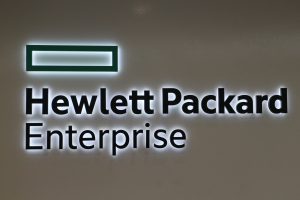 云端服务器大厂 HPE Q4 营收逊，盘后股价挫 4.5%