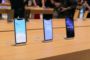 iPhone 下世代新品，传全 OLED 面板设计