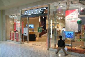 消费者不需要实体店，Bose 宣布关闭全球百家店面