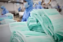 鸿海工业富联首条口罩生产线，每日试产 10 万个