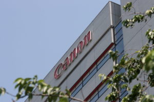 零件断链！数码相机巨擘 Canon 日本 5 座工厂传停工 2 周