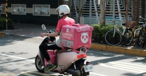 居家检疫人数恐达 6 万！户户送、Foodpanda、Uber Eats 推两策略，叫外送不怕传染