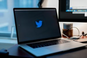 Twitter 版“无间道”：奥巴马、盖兹等名人账号被盗，竟是因为有内鬼？