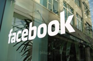 争议再起！因提醒用户有 30% 苹果税，Facebook iOS 新版本遭拒绝上架